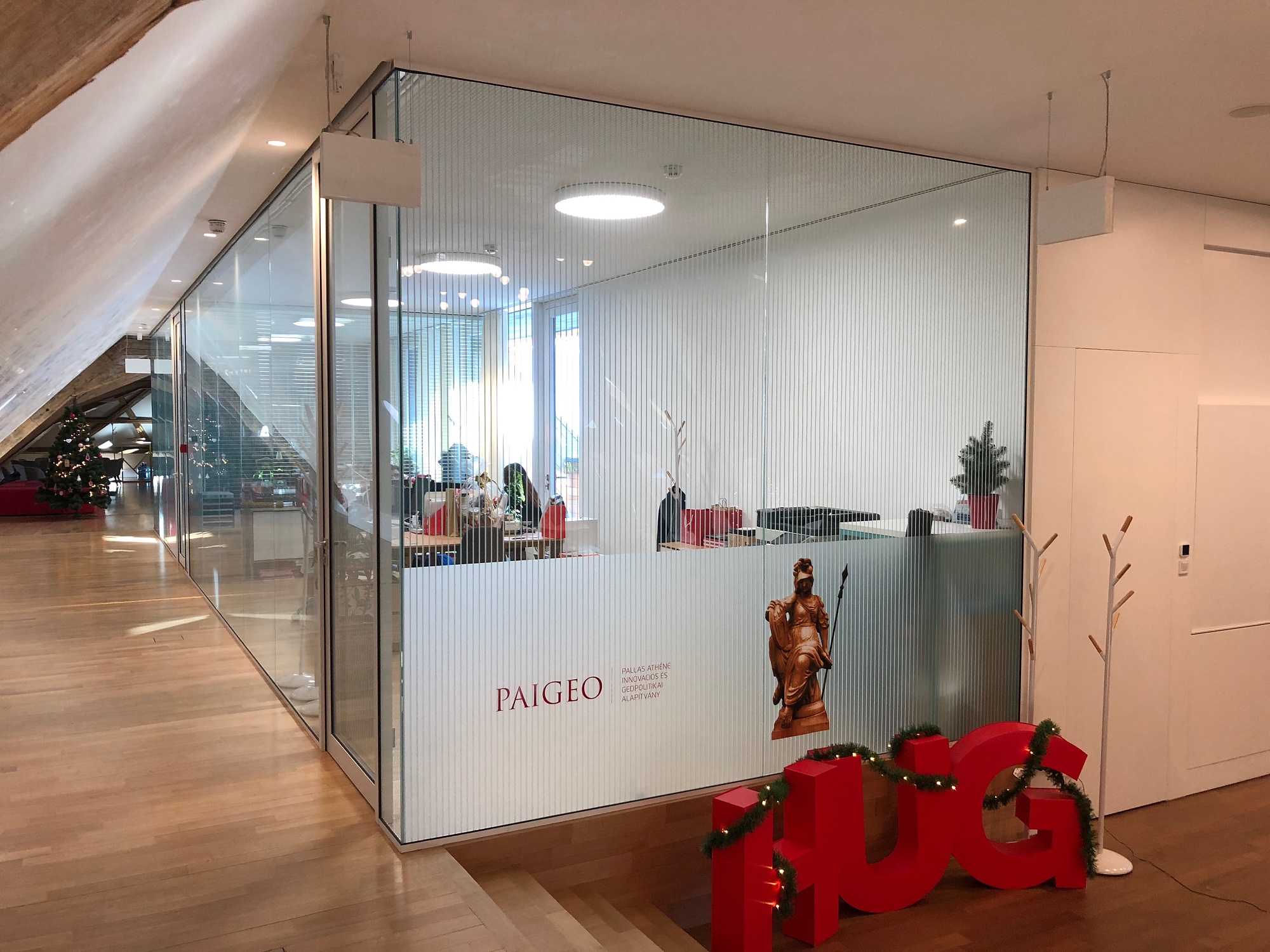 Glass partitions with a touch of history 
