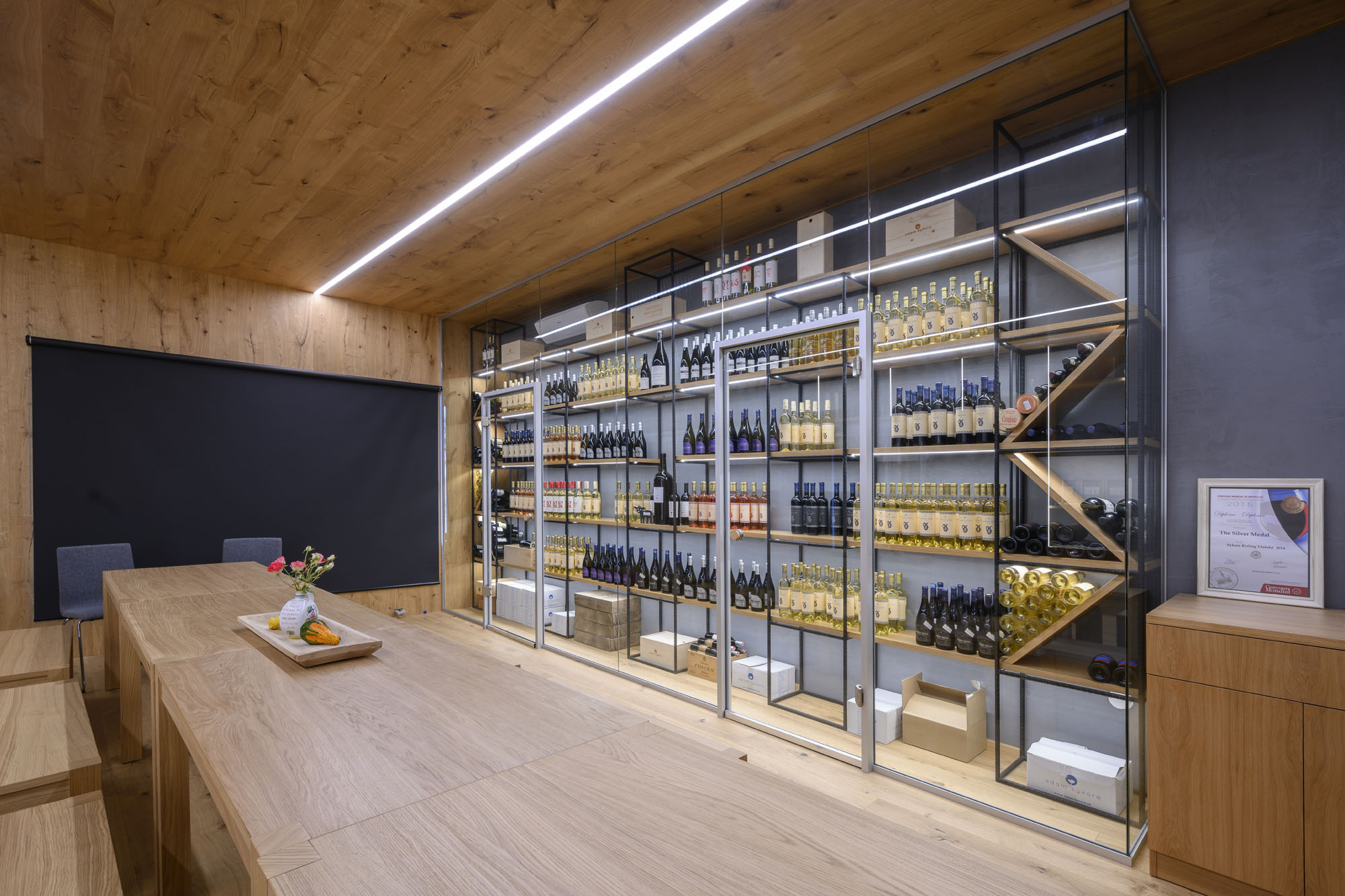 Glass partitions mixing with good wine